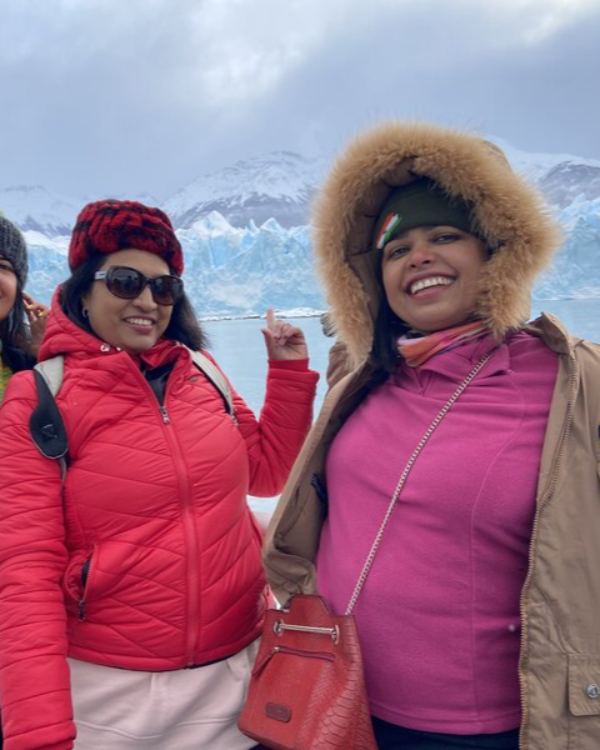 WOW Club travellers before a glacier at El Calafate, Argentina